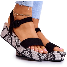 FW1 Sandalias de gamuza en la plataforma Sariah en blanco y negro FW1 Sandalias de gamuza en la plataforma Sariah en blanco y negro