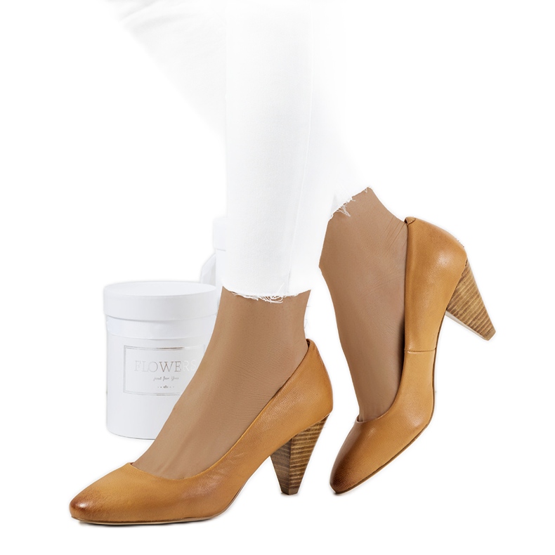 Zapatos marrones en el poste de Celeste beige marrón