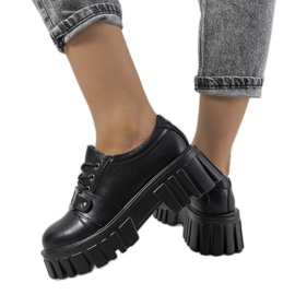 Zapatos negros en una suela de tractor de Sallie Zapatos negros en una suela de tractor de Sallie