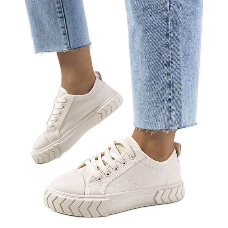 Zapatillas beige en la plataforma Clarence