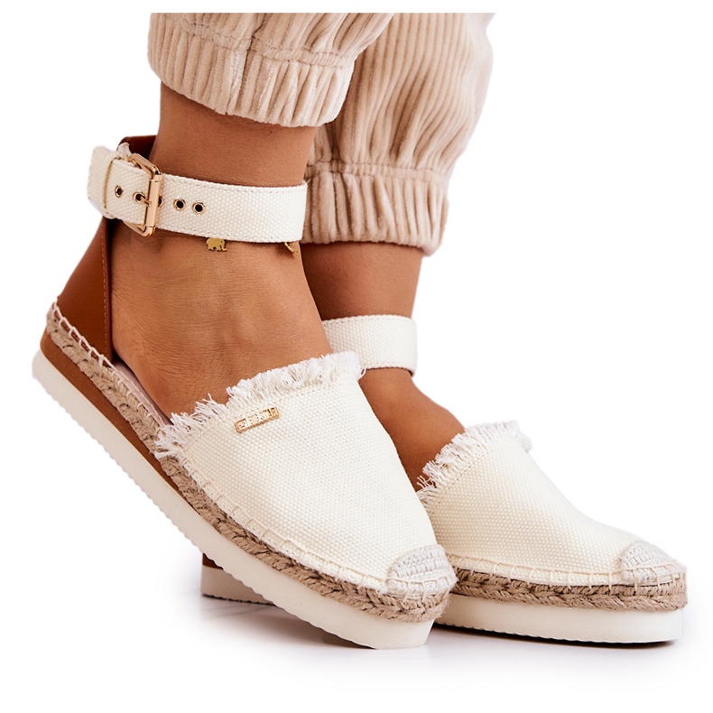 Alpargatas Mujer Con Hebilla Big Star JJ274886 Beige Claro