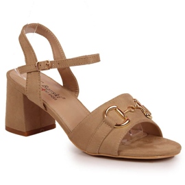 Sandalias en el puesto con el adorno S. Barski W OLI158B beige