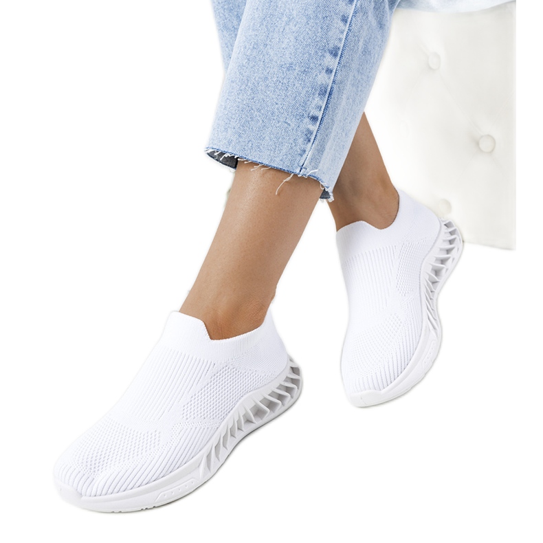 Las zapatillas blancas de Neda blanco