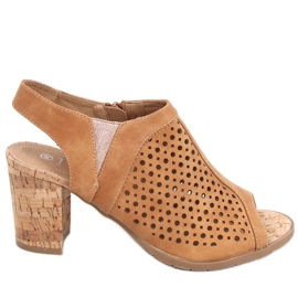 Sandalias caladas en el puesto Assia Camel marrón