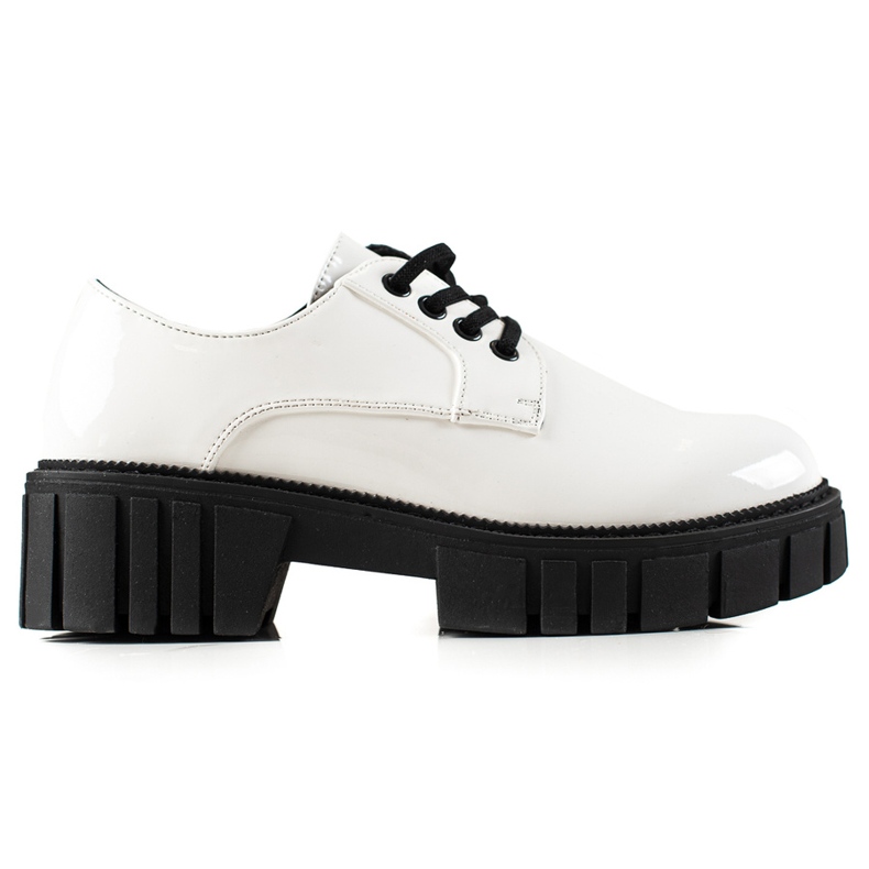 Zapatos blancos en la plataforma La.Fi