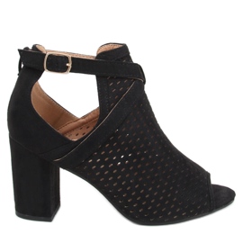 Sandalias caladas en el poste Barika Black. negro