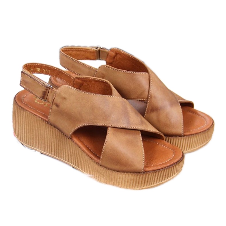 Sandalias de cuero en la plataforma marrón Dolce Pietro W P74A