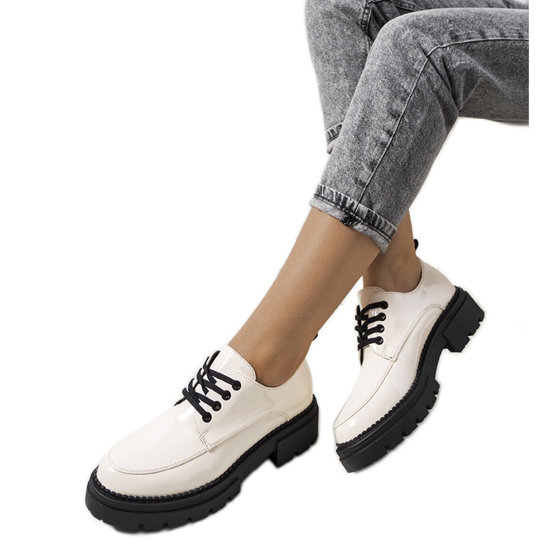 Zapatos brogue beige con suela de tractor Noralie