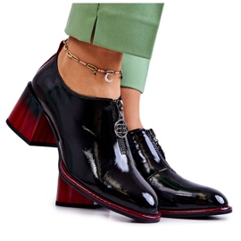 S.Barski Zapatos de moda lacados en un poste de Lorena negro y rojo. S.Barski Zapatos de moda lacados en un poste de Lorena negro y rojo.