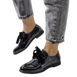 Zapatos lacados en negro de Munter