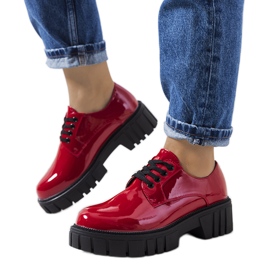 Zapatos lacados en rojo de Eileen