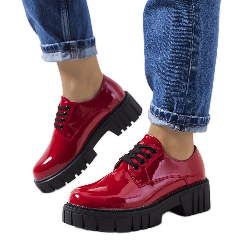 Zapatos lacados en rojo de Eileen Zapatos lacados en rojo de Eileen