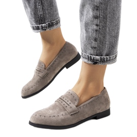Zapatos de piel gris con tachuelas Ishana
