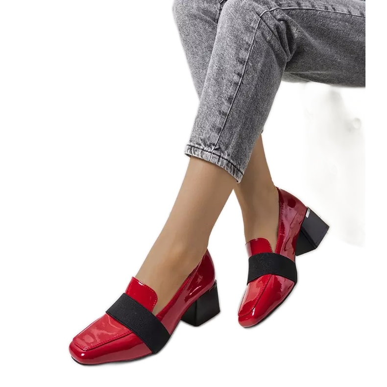 Zapatos lacados en rojo en el puesto de Tammy