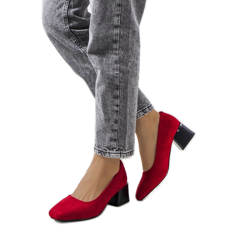Bombas rojas en el puesto de Bloor rojo