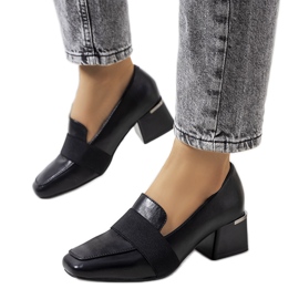 Zapatos brogue negros en el poste de Thoma Zapatos brogue negros en el poste de Thoma