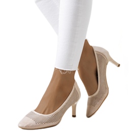 Alfileres calados beige y dorado