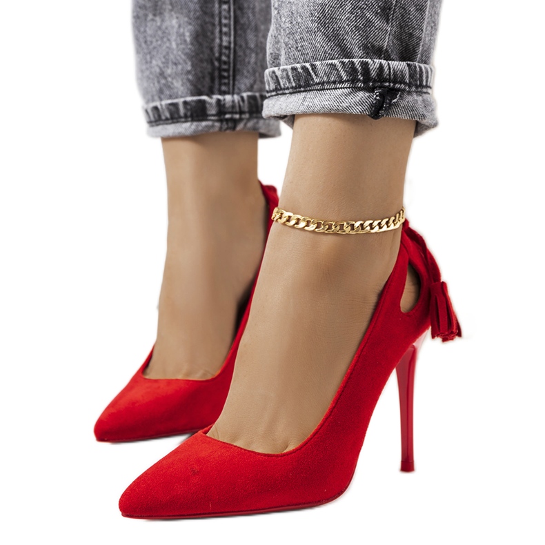 Tacones rojos con recortes decorativos de Anthe Tacones rojos con recortes decorativos de Anthe