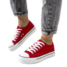 Zapatillas rojas en la plataforma Wessel rojo
