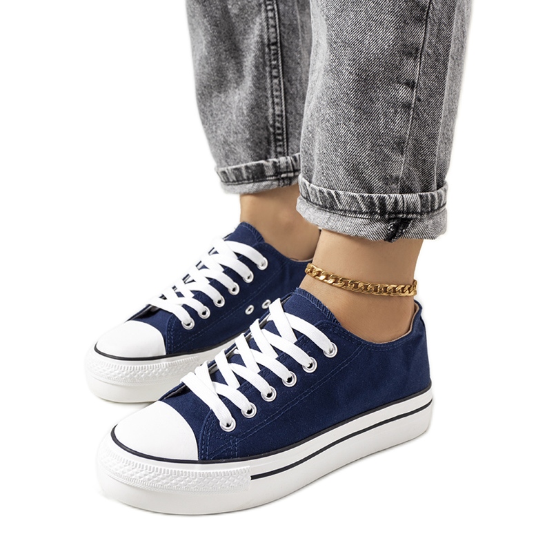 Zapatillas azul marino en la plataforma Wessel