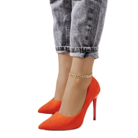Los tacones naranjas de Emile