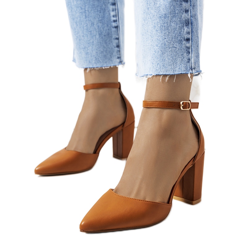 Bombas de camello en el puesto de Jorine marrón