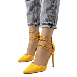 Tacones amarillos con tiras Glover naranja Tacones amarillos con tiras Glover naranja