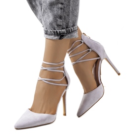Tacones grises con correa Glover