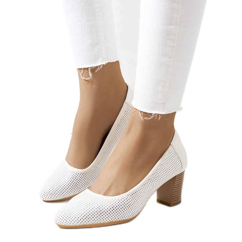 Zapatos de salón calados blancos Pelders plata