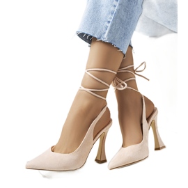 Bombas beige con cordones en el poste de Lotti
