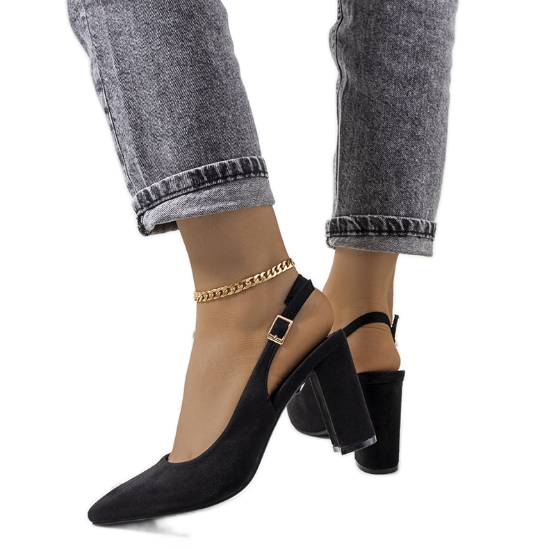 Zapatos negros con tacón abierto de Leest Zapatos negros con tacón abierto de Leest