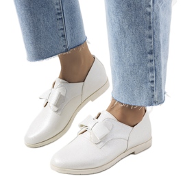 Zapatos brogue blancos con lazo Korner