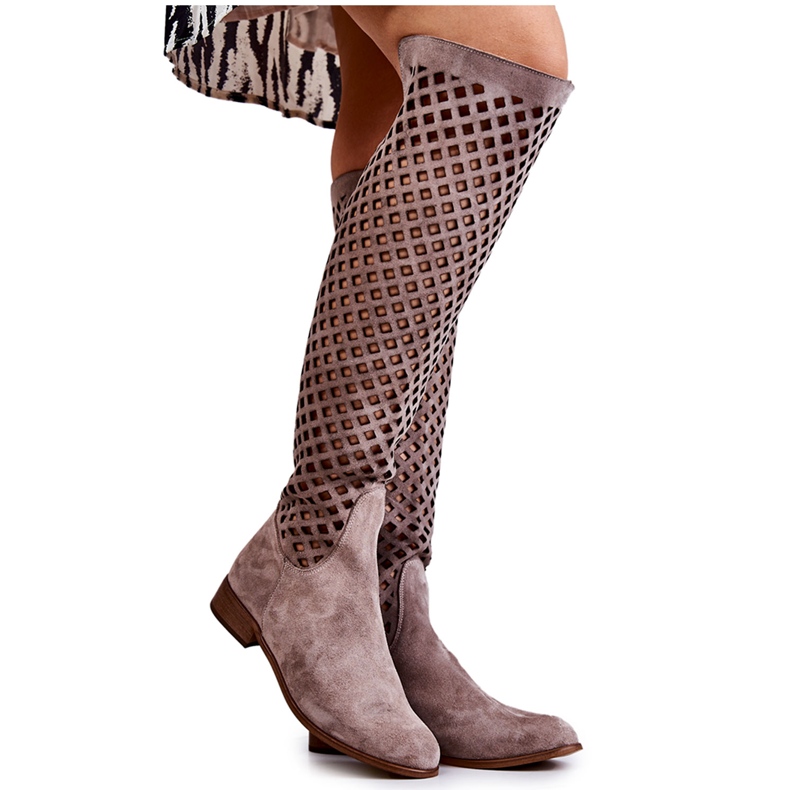 PA2 Botines Arinna de ante beige oscuro con estampado calado marrón