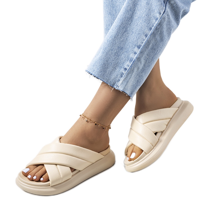 Zapatillas beige en la plataforma Allport Zapatillas beige en la plataforma Allport