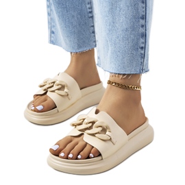 BM Babuchas beige con cadena Levy
