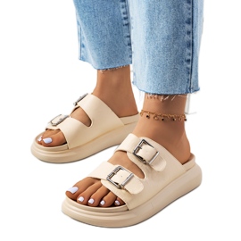 Babuchas beige con hebillas Ageston