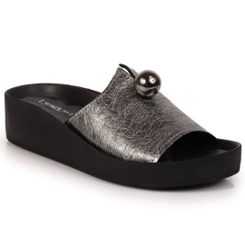 Babuchas de piel con bola decorativa T. Sokolski W SCA165A plata