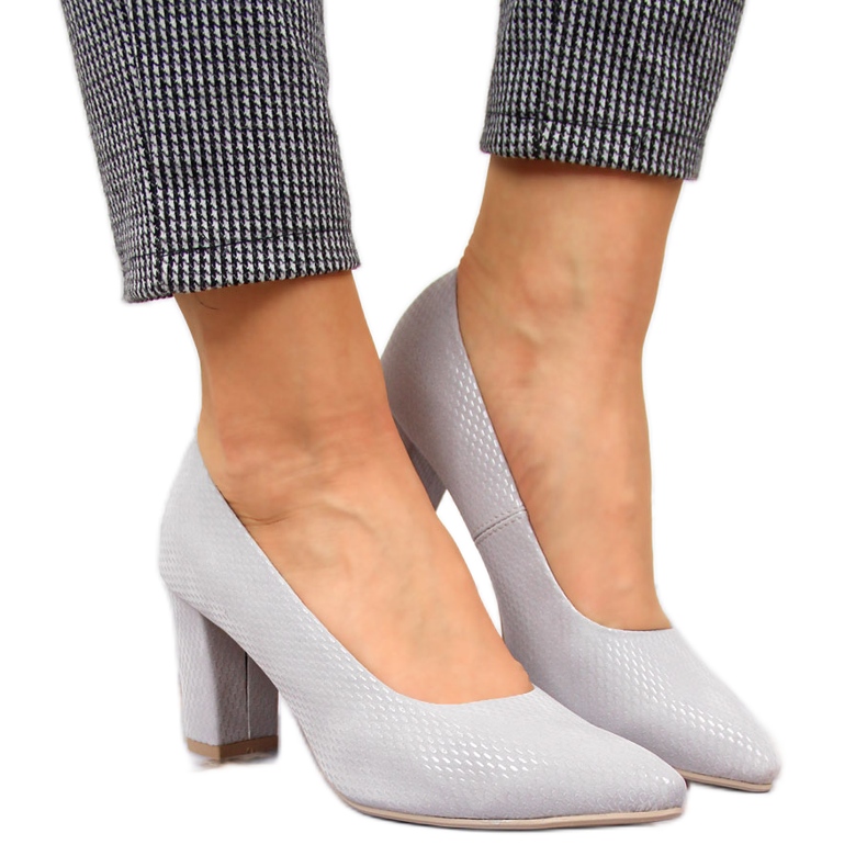 Bombas en el poste gris de Monique multicolor Bombas en el poste gris de Monique multicolor