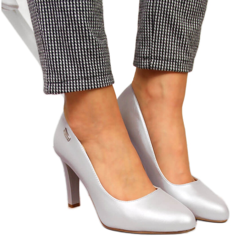 Bombas en un poste de plata nacarada de Sergio Leone Bombas en un poste de plata nacarada de Sergio Leone