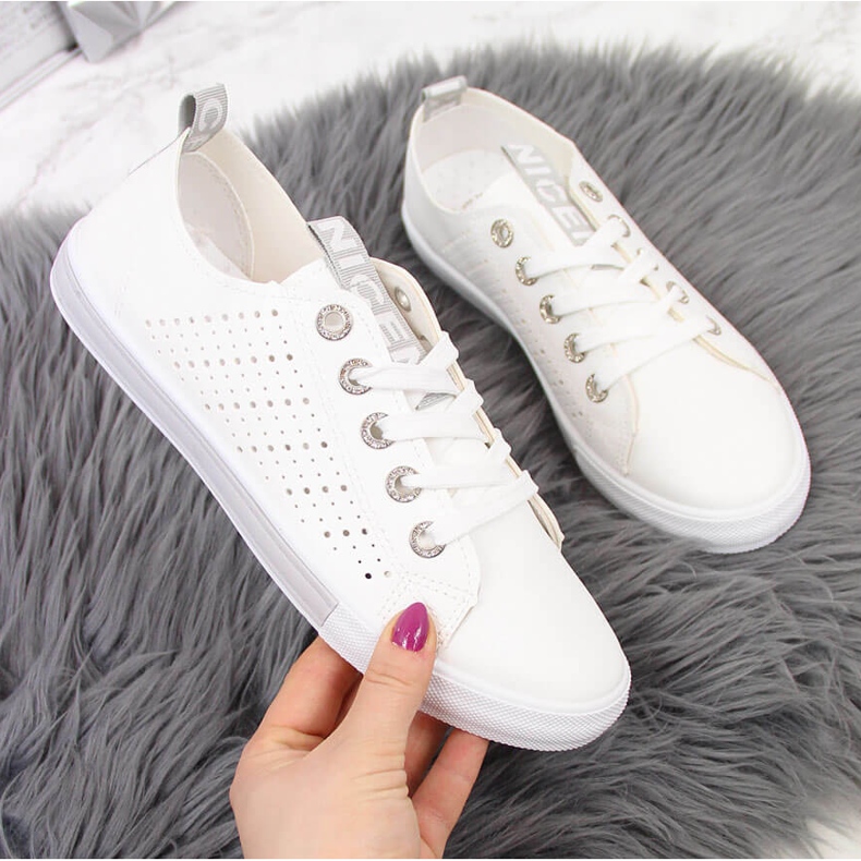 Zapatillas de mujer con cuero ecológico blanco Filippo