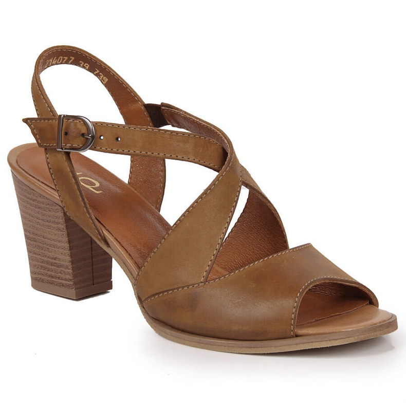 Sandalias de mujer de piel sobre poste marrón de Dolce Pietro