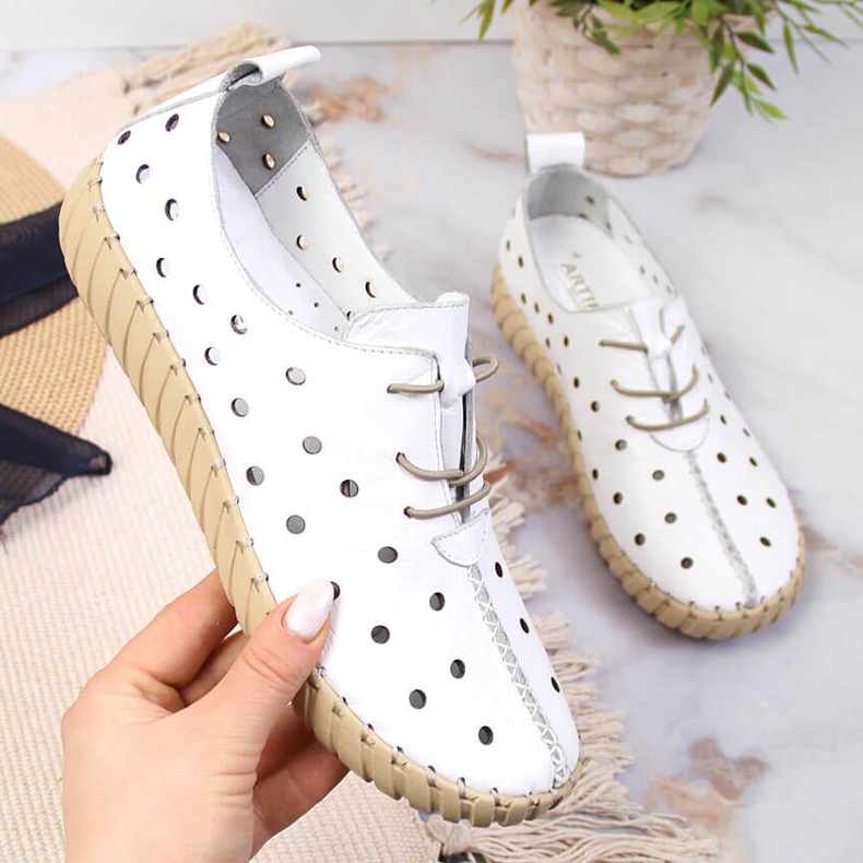 Zapatos confort calados Artiker blanco