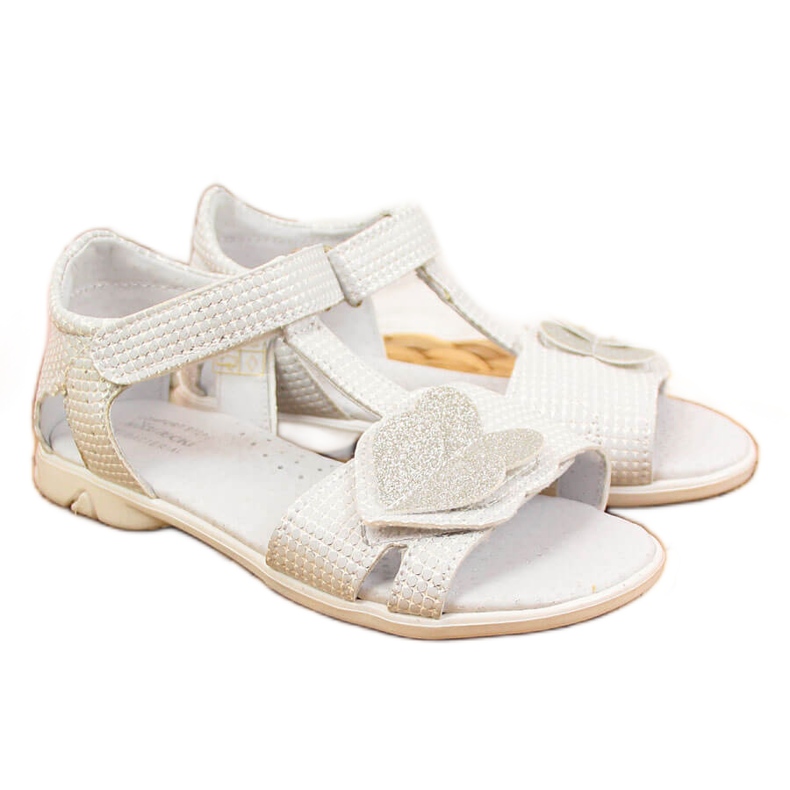 Sandalias blancas para niña con velcro Kornecki 6331 blanco