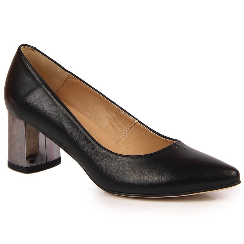 Zapatos de tacón de cuero Juma negros en un poste decorativo