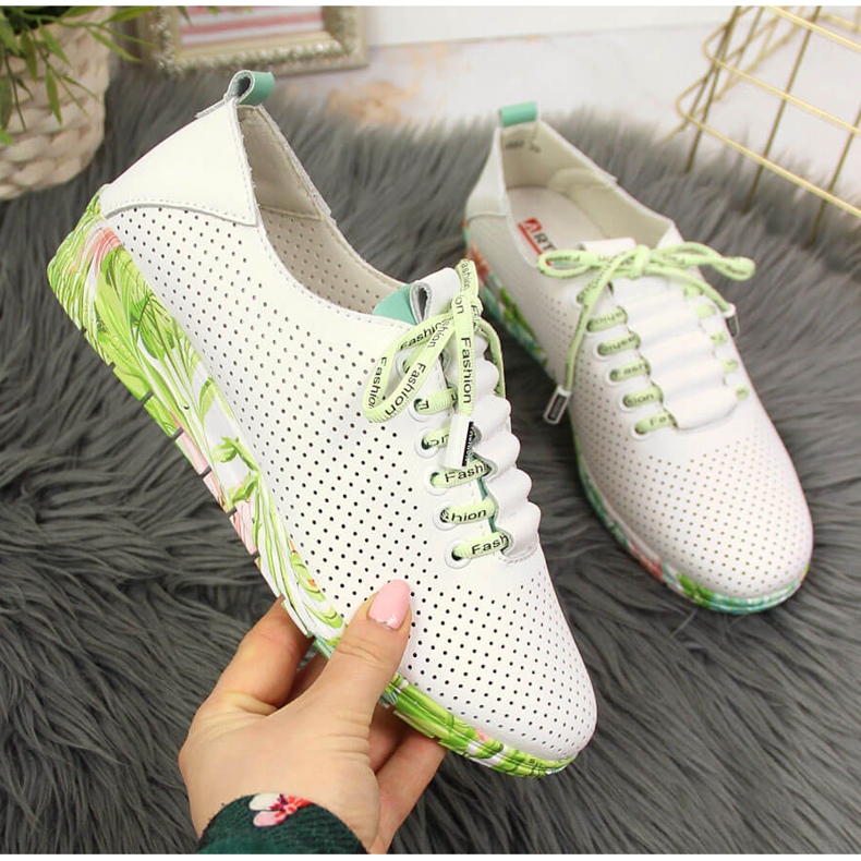 Zapato mujer piel blanco calado con cuña Artiker