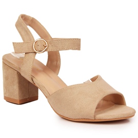 Sandalias de mujer en el post beige Vinceza ante