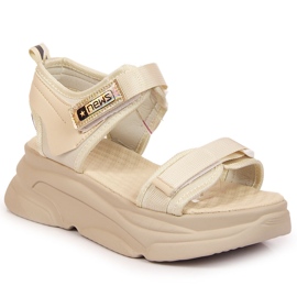News Sandalias beige de mujer en la plataforma deportiva NOVEDADES