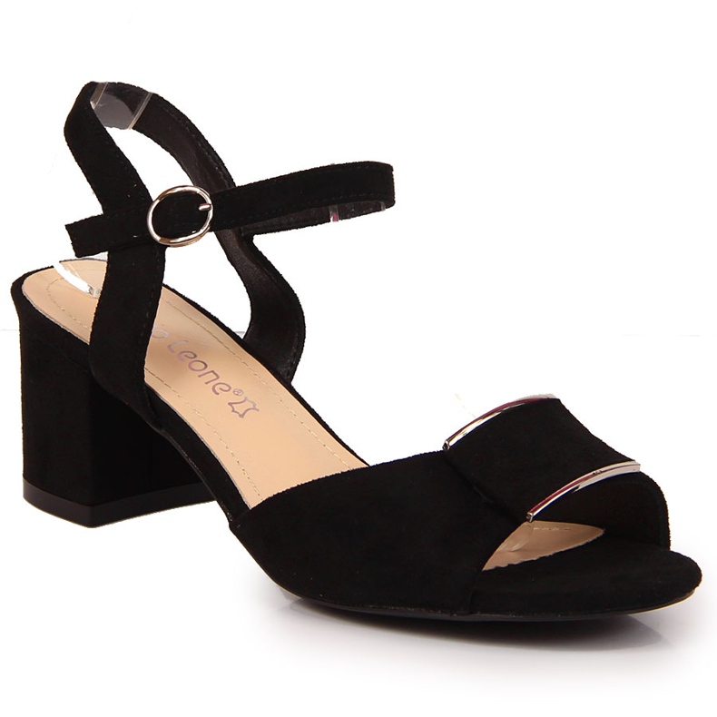 Sandalias negras de Sergio Leone en el puesto negro