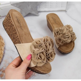 Zapatillas casa mujer cuña beige con flores eVento