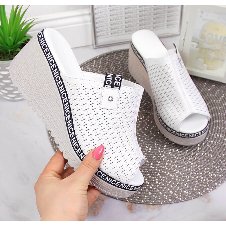 Babucha mujer en piel con cuña blanca Artiker blanco